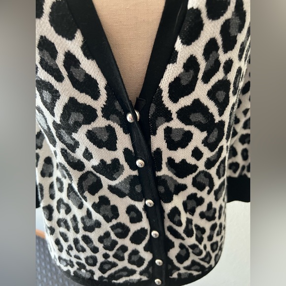 WHBM leopard print snap front cardigan size M - Picture 7 of 7